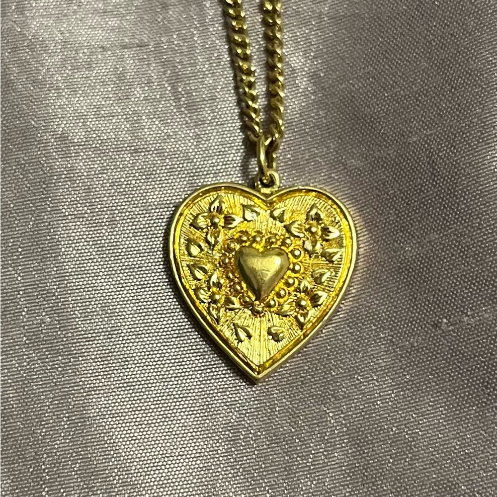Avon Vintage Gold Tone1982 Little Orphan Annie Heart “I Love You” Necklace